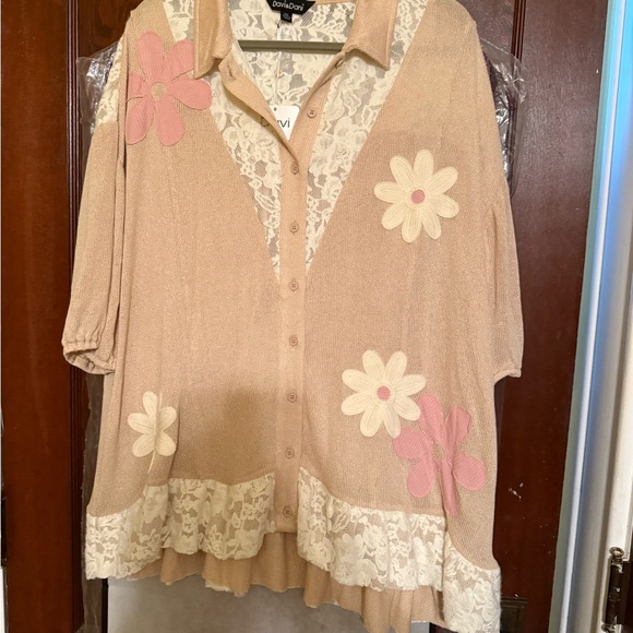 DAVI & DANI Tan Floral Lace Women's Top - Picture 1 of 2